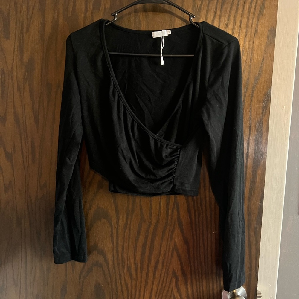 Black long sleeve crop top